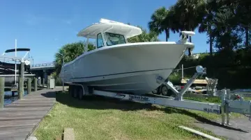 Crevalle 33 CSF Offshore Fishing
