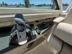 Thumbnail von Boston Whaler 320 Vantage