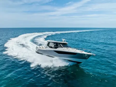 Boston Whaler 405 Conquest Fellowship