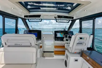 Thumbnail von Boston Whaler 405 Conquest Fellowship