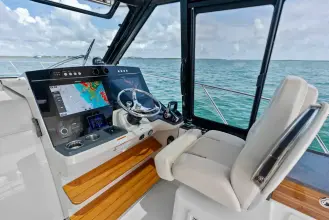 Thumbnail von Boston Whaler 405 Conquest Fellowship