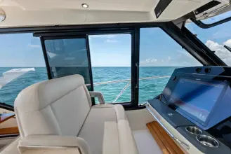 Thumbnail von Boston Whaler 405 Conquest Fellowship