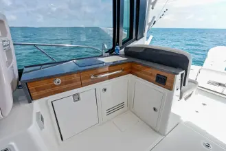 Thumbnail von Boston Whaler 405 Conquest Fellowship