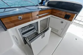 Thumbnail von Boston Whaler 405 Conquest Fellowship