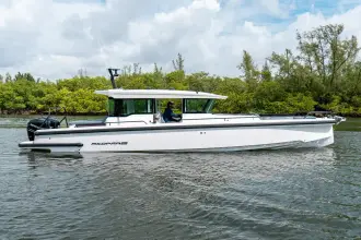 Axopar 37 XC Cross Cabin