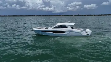 Cruisers Yachts 50 GLS OB
