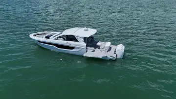 Thumbnail von Cruisers Yachts 50 GLS OB