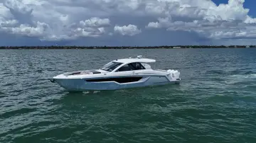 Thumbnail von Cruisers Yachts 50 GLS OB