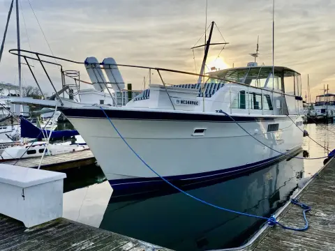 Hatteras 43 Double Cabin Lazy Livin'