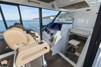 Thumbnail von Cruisers Yachts 38 VTR EC