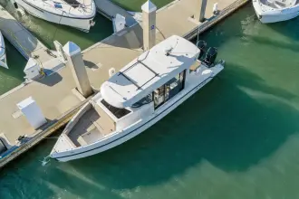 Thumbnail von Cruisers Yachts 38 VTR EC