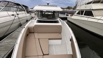 Thumbnail von Cruisers Yachts 38 VTR EC