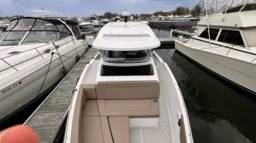 Thumbnail von Cruisers Yachts 38 VTR EC