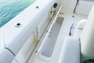 Thumbnail von Boston Whaler 330 Outrage