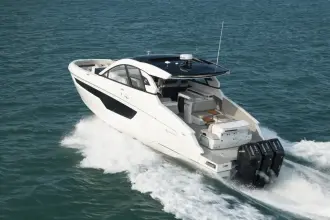Thumbnail von Cruisers Yachts 50 GLS OB
