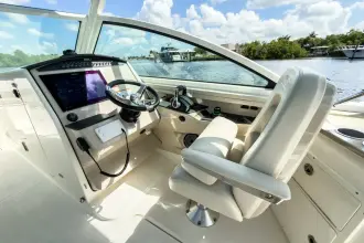 Thumbnail von Boston Whaler 320 Vantage