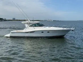 Thumbnail von Tiara Yachts 4200 Open Property Damage