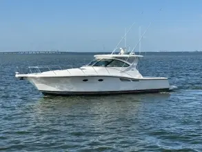 Thumbnail von Tiara Yachts 4200 Open Property Damage