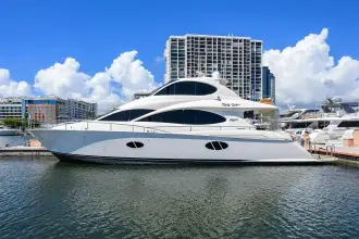 Lazzara Yachts 68
