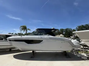 Thumbnail von Cruisers Yachts 38 GLS South