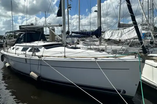 Hunter 41 DS Ms Bea Haven