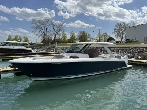 Tiara Yachts 38 LS