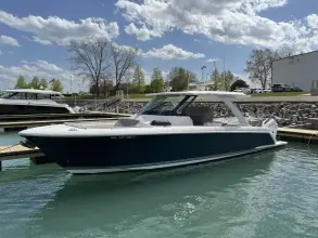 Tiara Yachts 38 LS