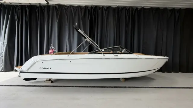 Cobalt CS23 Surf