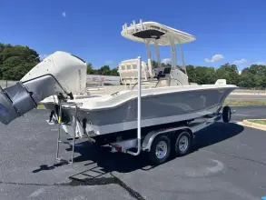 Thumbnail von Boston Whaler 250 Dauntless