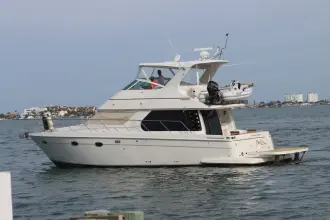 Thumbnail von Carver 46 Voyager Clear 2 Close