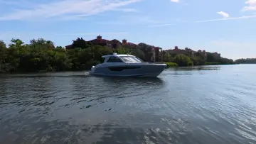 Thumbnail von Cruisers Yachts 50 GLS OB