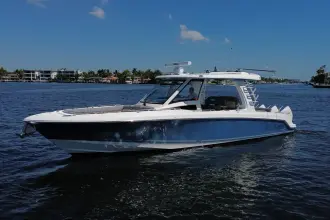 Boston Whaler 350 Realm