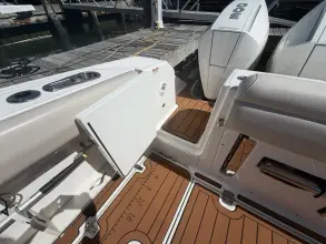 Thumbnail von Boston Whaler 380 Outrage