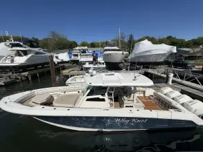 Thumbnail von Boston Whaler 380 Outrage