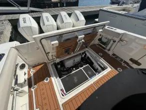 Thumbnail von Boston Whaler 380 Outrage