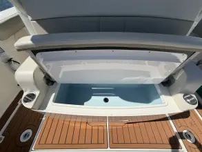 Thumbnail von Boston Whaler 380 Outrage