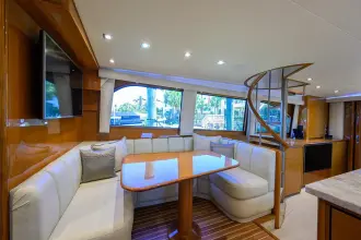 Thumbnail von Viking 65 Enclosed Enclosed Bridge w/Tower