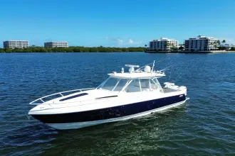 Intrepid 400 Cuddy