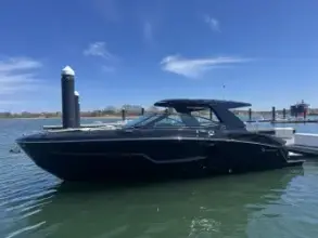 Thumbnail von Cruisers Yachts 38 GLS South Beach