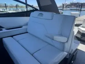 Thumbnail von Cruisers Yachts 38 GLS South Beach