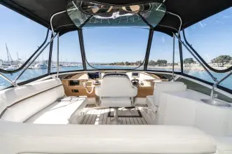 Thumbnail von Carver 396 Motor Yacht