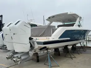 Thumbnail von Tiara Yachts 43LS