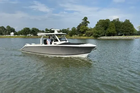 Pursuit S 328 Sport