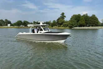 Pursuit S 328 Sport