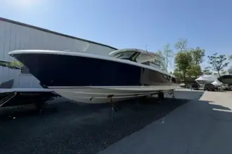 Tiara Yachts 43LS