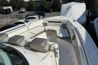 Thumbnail von Tiara Yachts 43LS