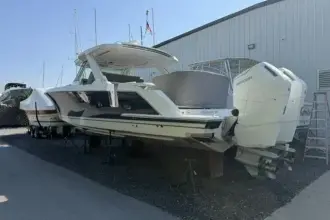 Thumbnail von Tiara Yachts 43LS