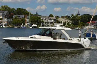 Tiara Yachts 34 LS