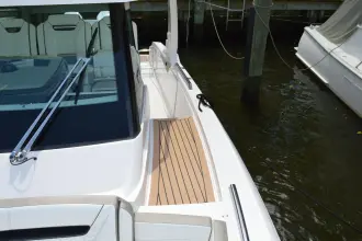 Thumbnail von Tiara Yachts 34 LS