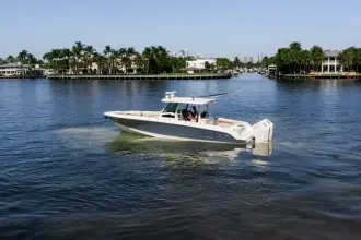 Boston Whaler 380 Outrage